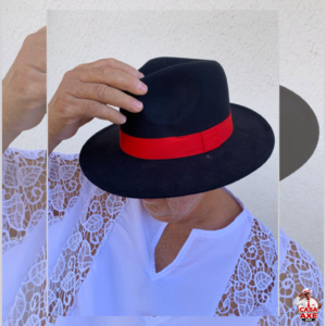 Chapéu Veludo Preto Fita Vermelha | Casa do Axé Udi