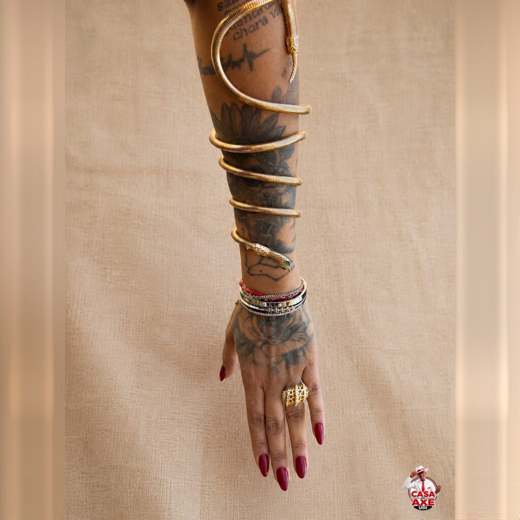 Bracelete Espiral Dourado de Braço | Casa do Axe Udi