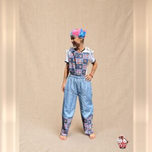 Jardineira de Erê Jeans com Estampa Rosa | Casa do Axe Udi