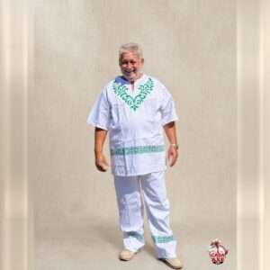 Conjunto Masculino Branco com Bordado Verde | Casa do Axe Udi