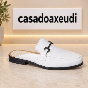 Mule Branco com Detalhe em Metal - Solado Preto | Casa do Axe Udi
