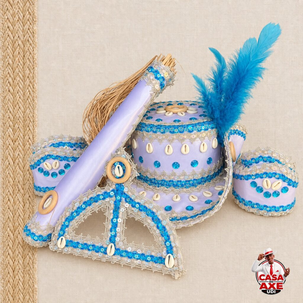 Paramenta Lilás e Azul Turquesa com Penas e Búzios | Casa do Axe Udi